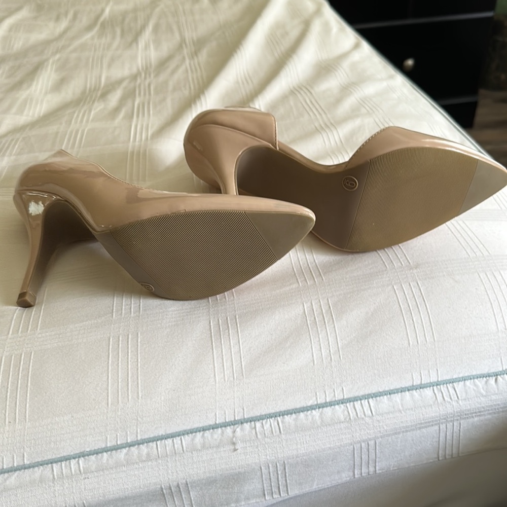 Shoes - Picture 2 of 4